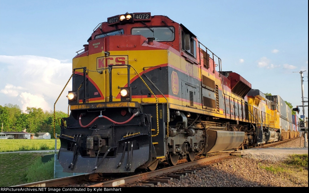 KCSM 4072 Leads CSX I132 on UPs Salem Sub